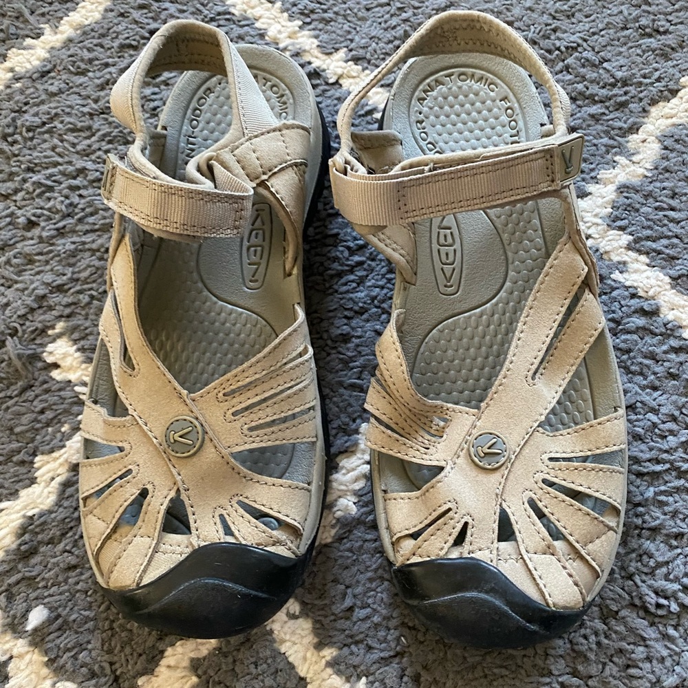 Keen Beige Sandels